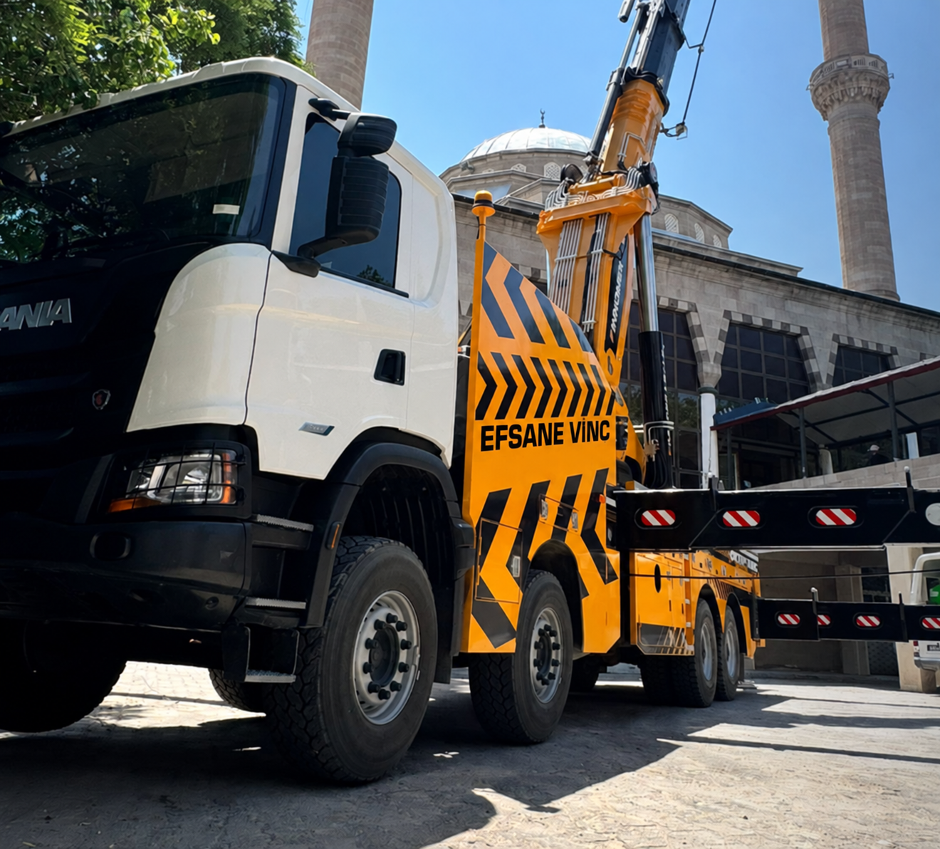 EFSANE VİNÇ aracının cami minarelerindeki saha çalışması