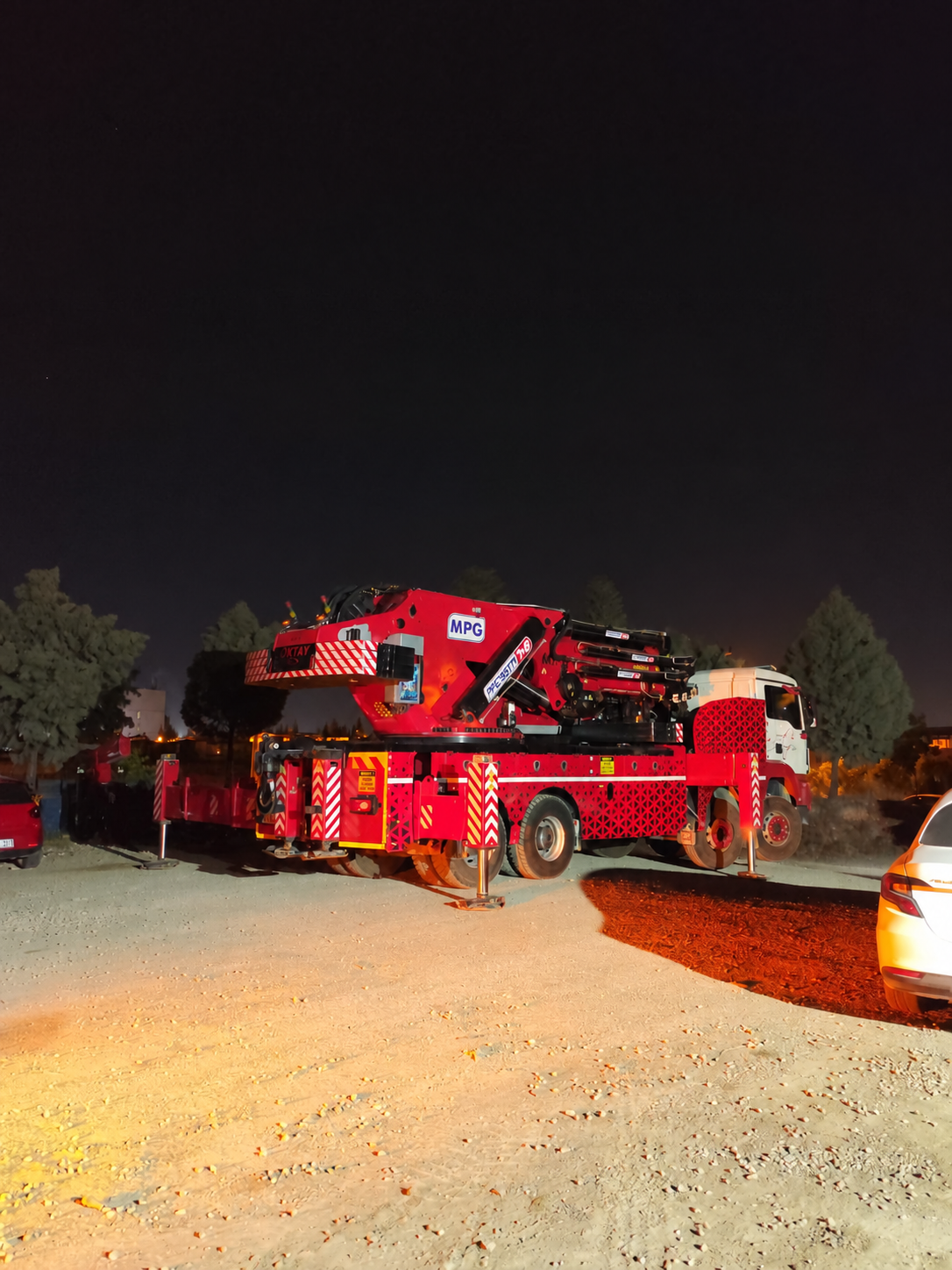 Gece operasyonunda EFSANE VİNÇ mobil vinci